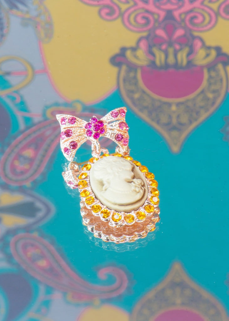 Powder Cameo Brooch